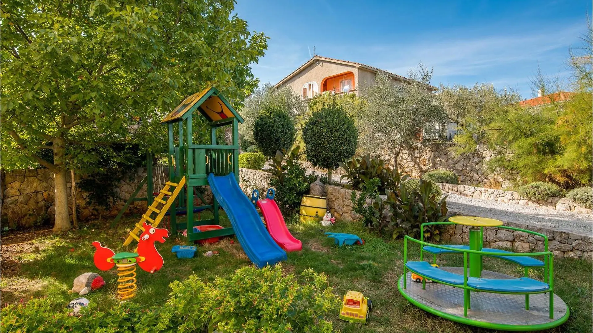2 Bedroom Awesome Apartment In Salatici