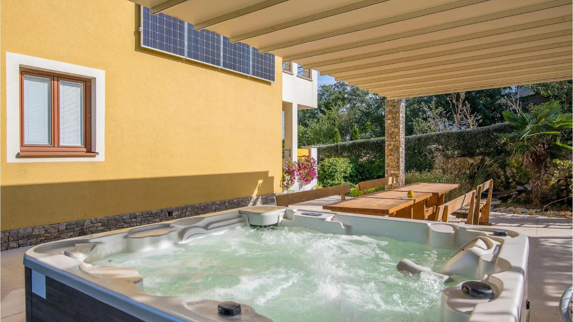 2 Bedroom Awesome Apartment In Salatici