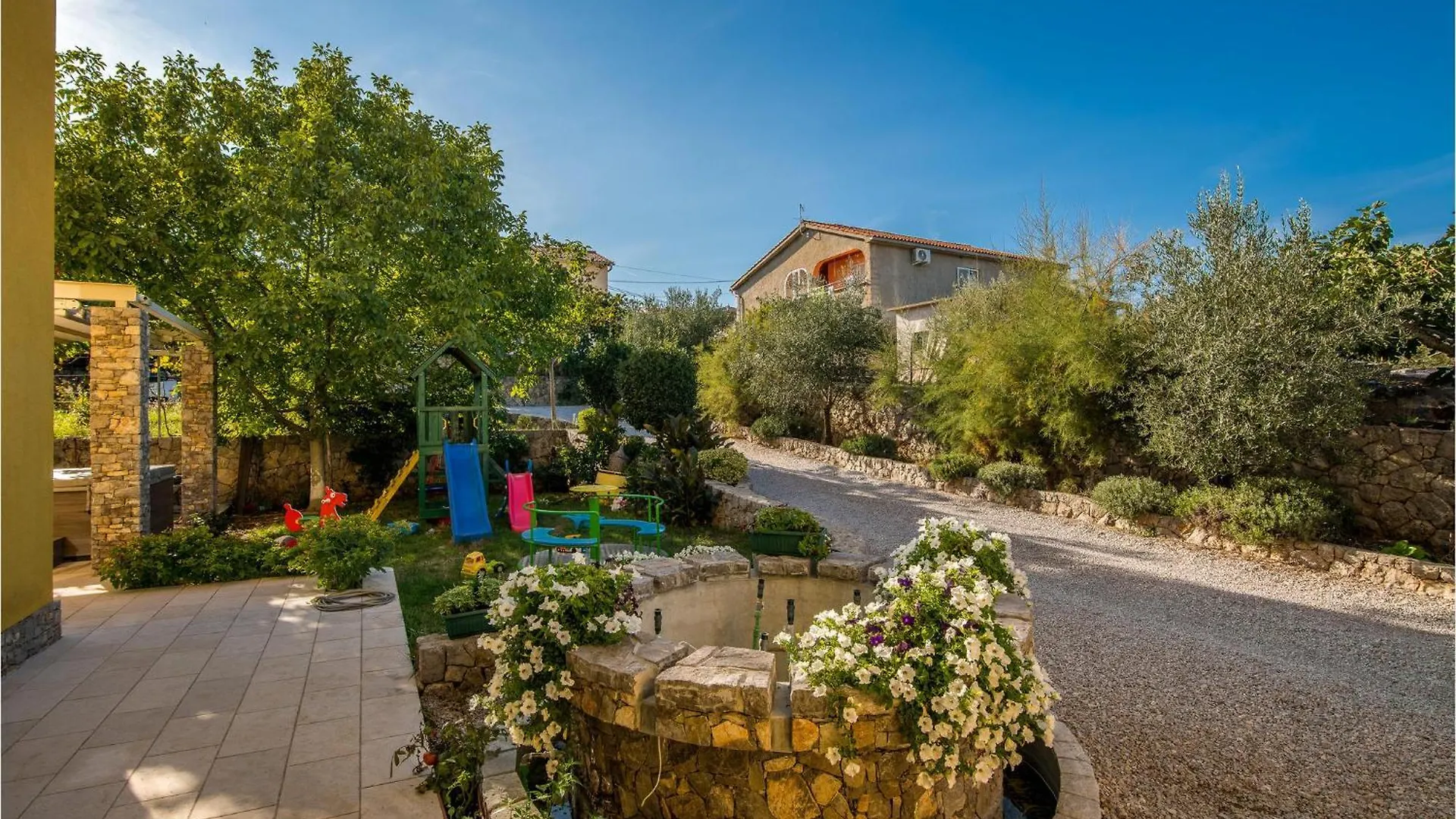 2 Bedroom Awesome Apartment In Salatici Croatia